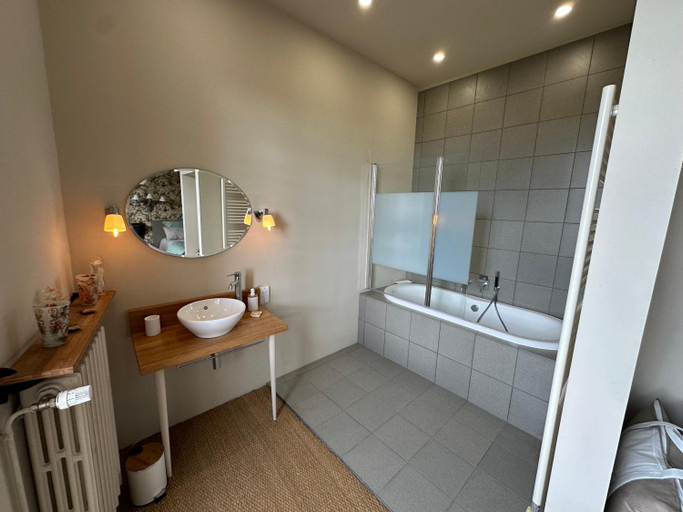 Bathroom, Les trois Terrasses, Tarn-et-Garonne