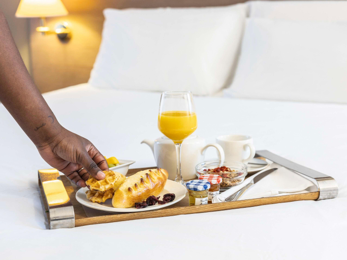 Food & Drinks