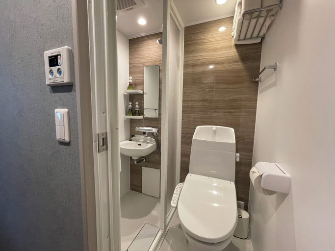 Bathroom 3, Hotel Kototoi Juku, Taitō