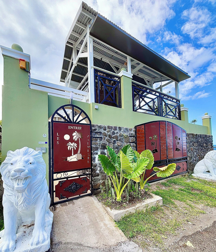 Exterior & Views, The Palm Trees Restaurant and Rooms, Sainte-Rose