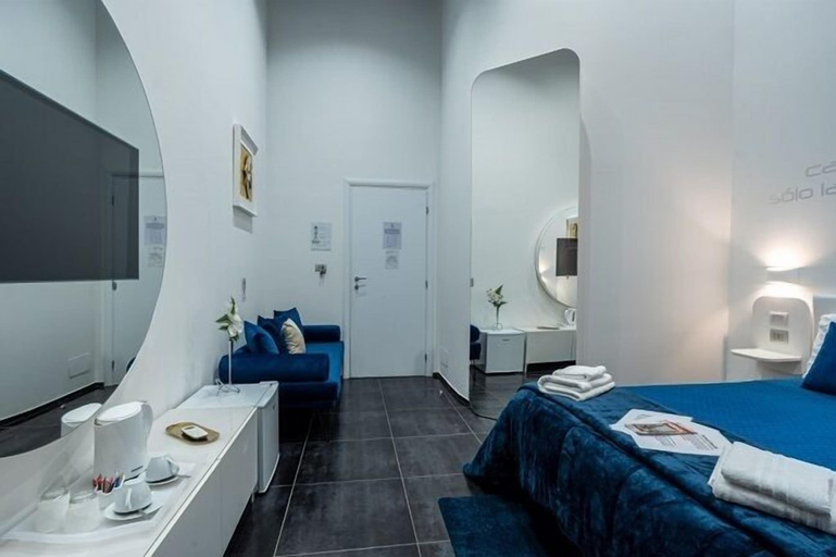Bedroom 2, B&B Skyhouse Chiaia, Napoli