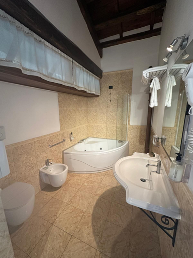Bathroom 5, La Tenuta Dell'Argento Resort, Roma