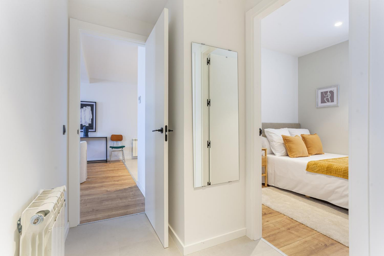 Bedroom 2, Luces en Madrid, Madrid
