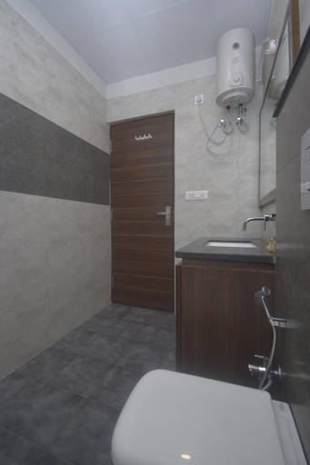 Bathroom 4, Ka10 SQUARE HOTEL & BANQUETS, Jaipur