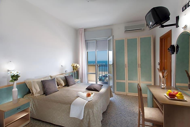 Bedroom 4, Hotel Garden, Rimini