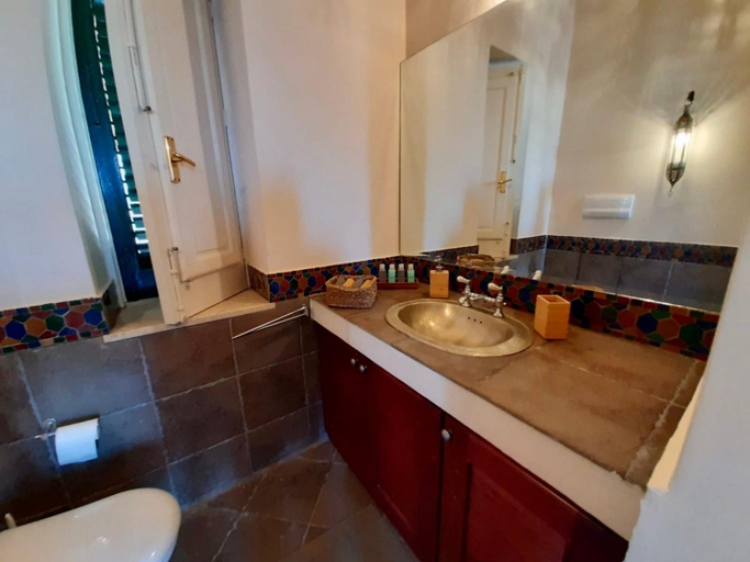 Bathroom 2, RELAIS COUNTRY HOUSE - TERRACE on AEOLIAN ISLANDS, Messina