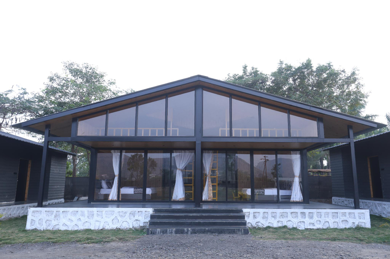 Exterior 9