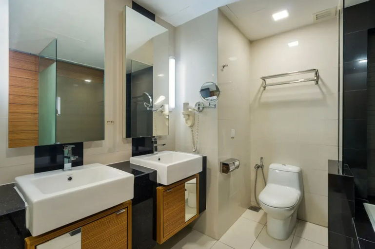 Bathroom 18
