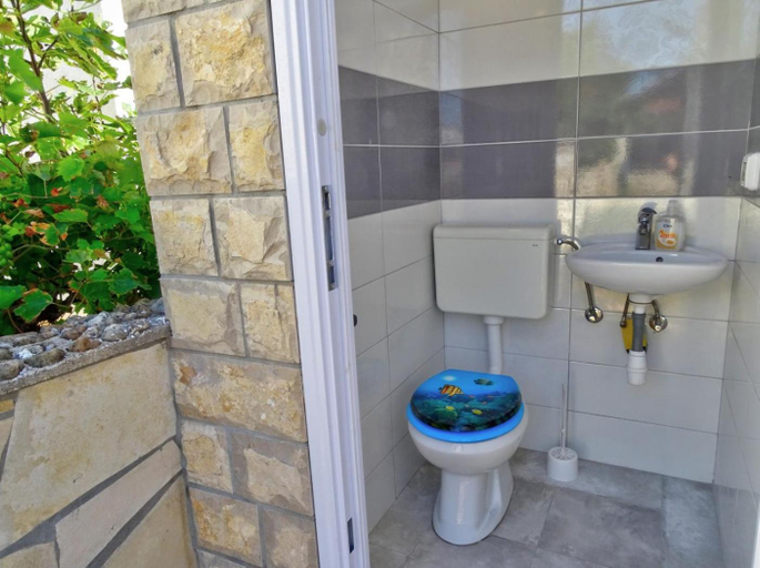 3, Apartments Zoka, Vir