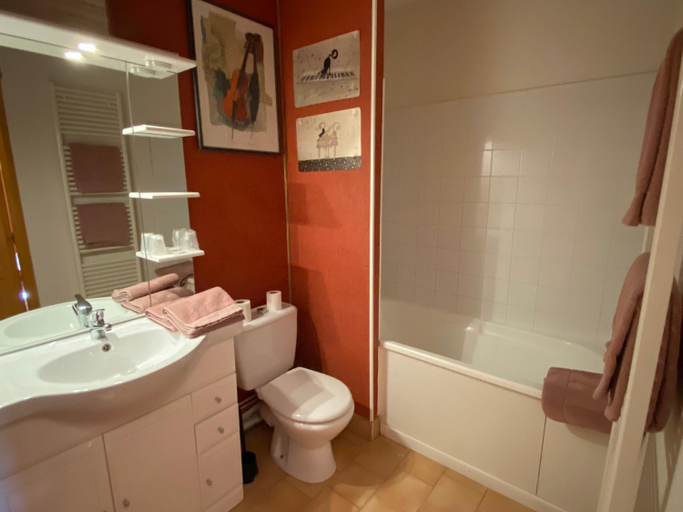Bathroom 3, Chambres et Table d'Hotes du Coquerel, Eure