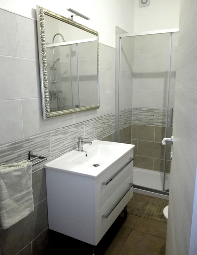 Bathroom 4, appartamenti la piazzetta, Florence