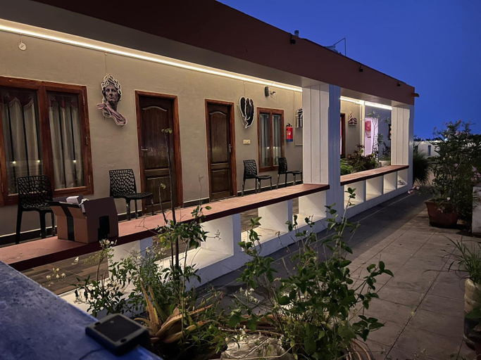 Exterior 5
