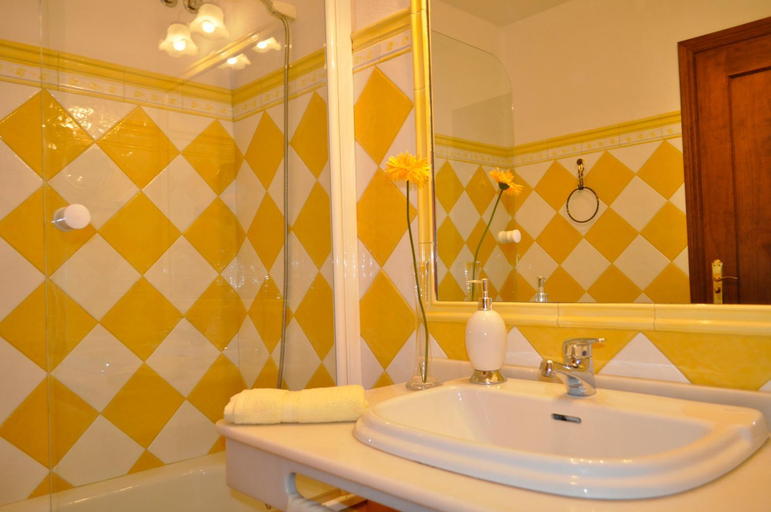 Bathroom 2, Apartamentos Turisticos Espinel, Málaga
