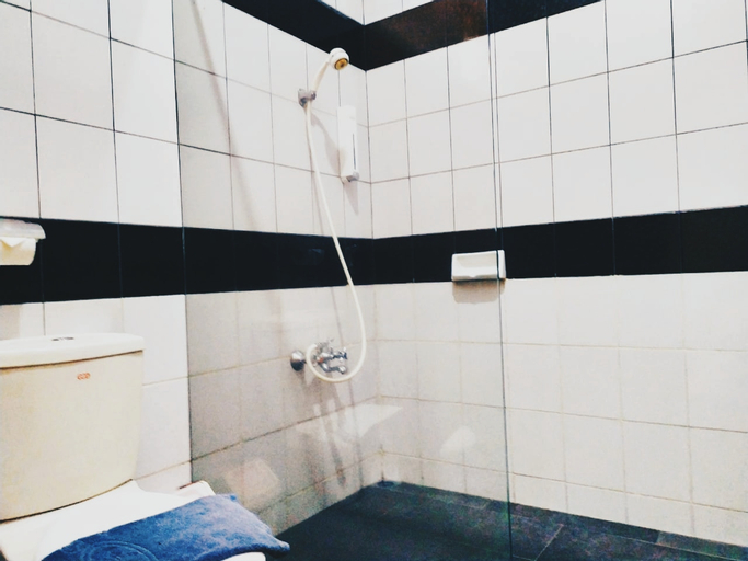Bathroom 7