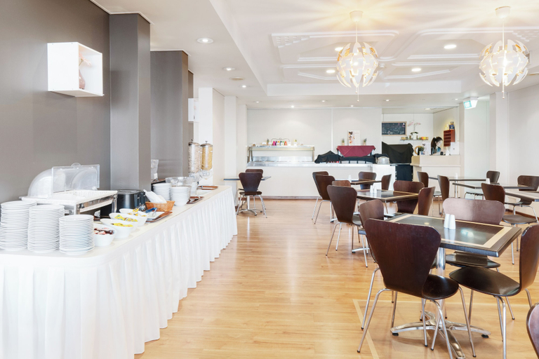 Food & Drinks 5, Quality Hotel Ambassador Perth, Perth