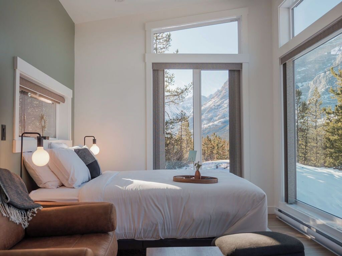 Bedroom 5, Skyridge Glamping, Division No. 15