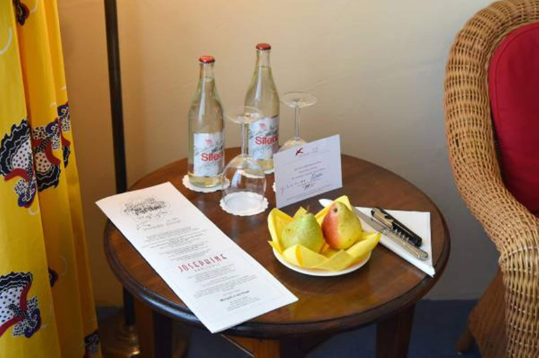 Food & Drinks