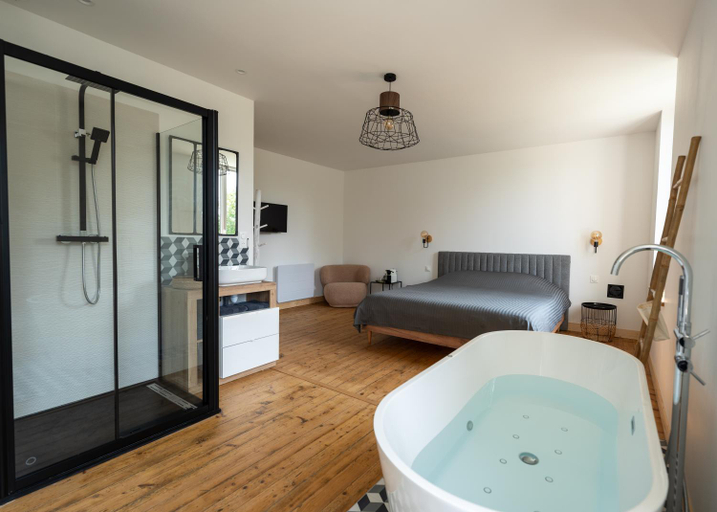Bathroom, Gite du Manoir de Berville, Calvados