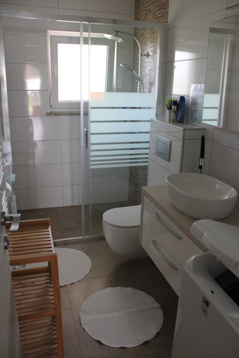 Bathroom 3, Holiday House emjalemi, Pula