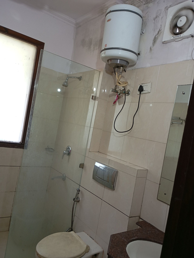 Bathroom 4, Hotel Royal India - DLF Phase 2, Gurgaon