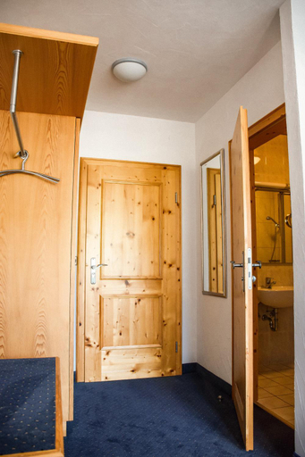 Bedroom 3, Hotel Bergwiesen - Zimmer mit Balkon oder Terasse, Main-Spessart