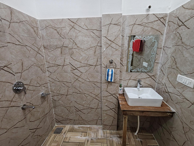 Bathroom 4, Riveria Hills kasauli. Pool party, Bonfire ,Trek, Solan