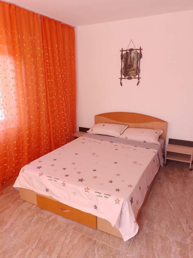 4, Casa Luminita, Limanu