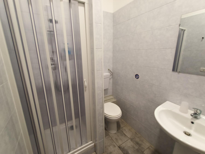 Bedroom 4, Airport Boulevard Guesthouse, Bergamo