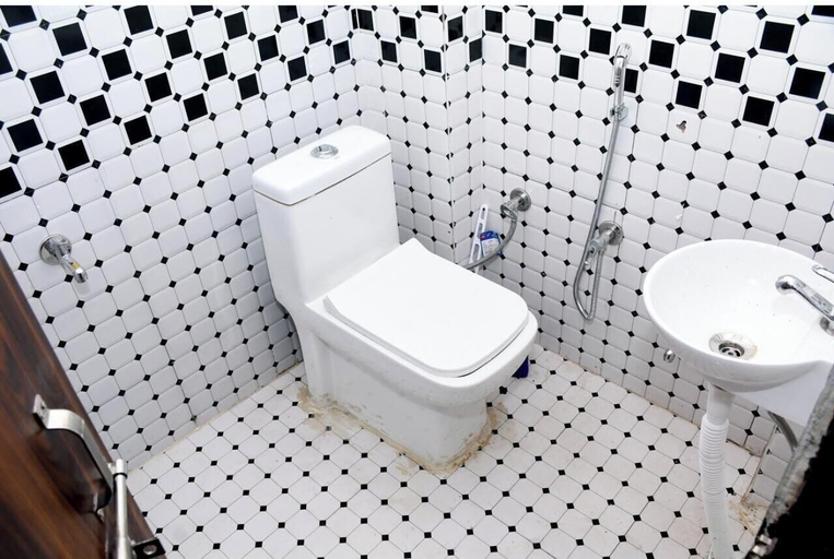 Bathroom 3, Tirupati Balaji Inn Bageshwar Dham, Chhatarpur