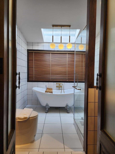 Bathroom 15