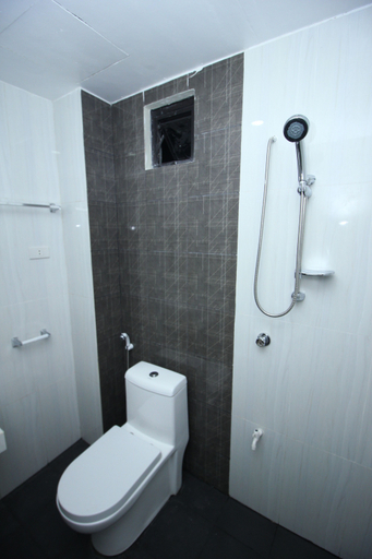 Bathroom 5, The Paragon Hotel and Restaurant, Cotabato City