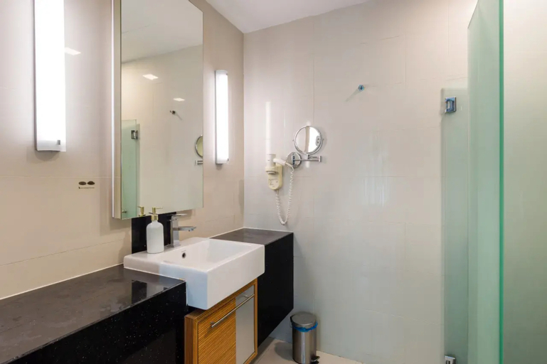 Bathroom 9