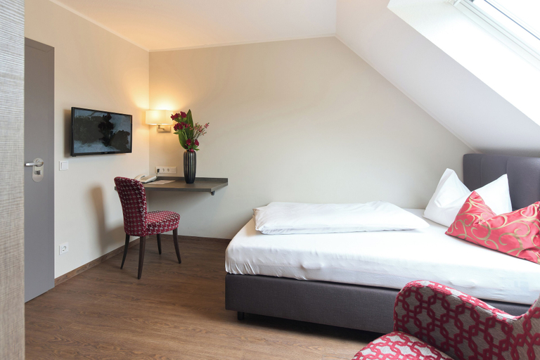Bedroom 4, Hotel Staffler & Schreiners Restaurant, Dachau