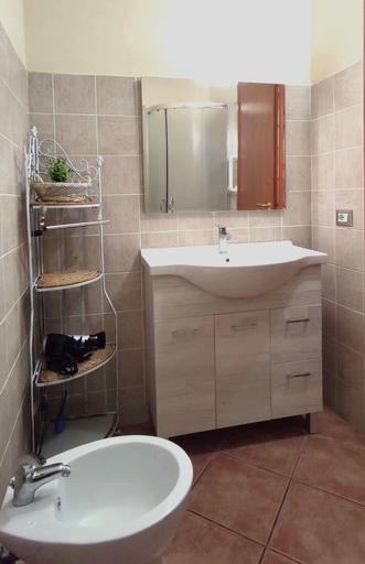 Bathroom 4, appartamenti la piazzetta, Florence
