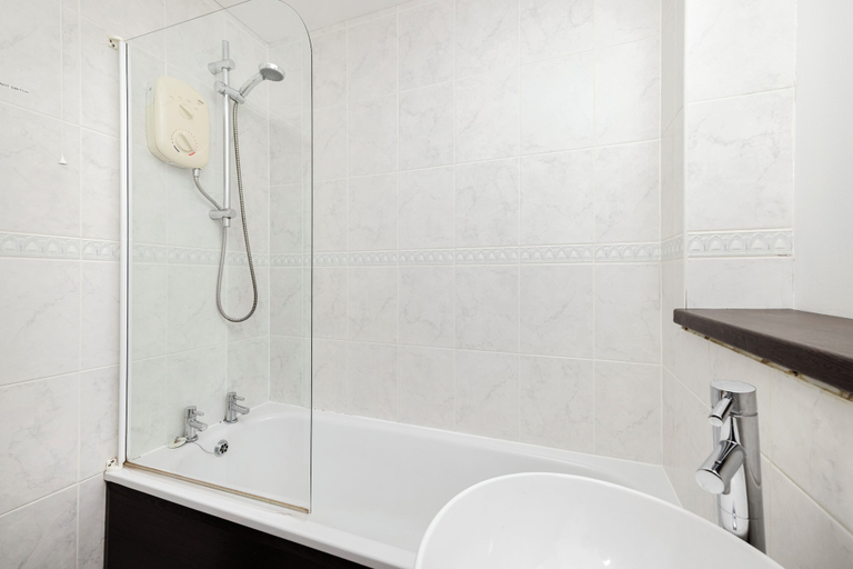 Bathroom 3, Welcoming 1BR flat near Park, Edinburgh