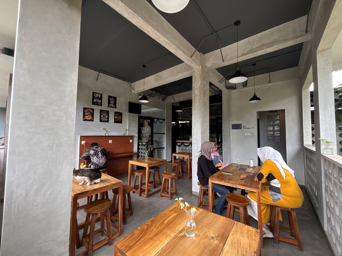 Food & Drinks 5, The Cluster Harris, Cimahi