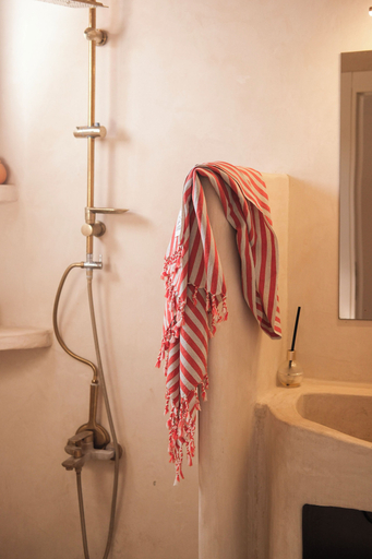 Bathroom 3, arunurla zeytinler houses, Urla
