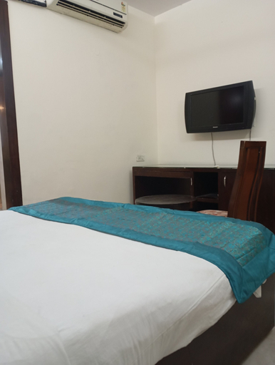 Bedroom 3, Hotel Royal India - DLF Phase 2, Gurgaon