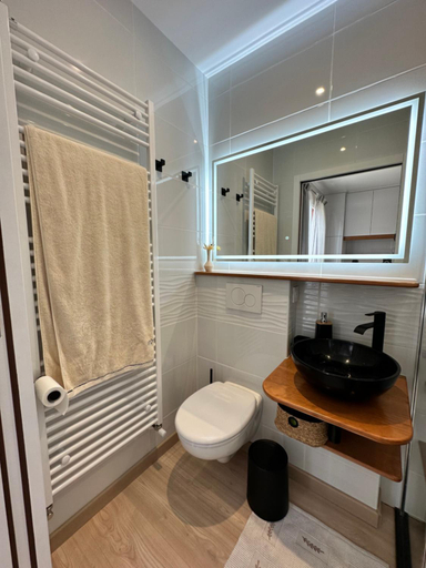 Bathroom 3, Le mas des anges, Gironde