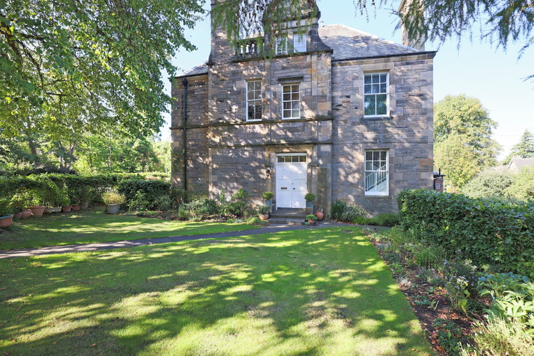Exterior & Views 2, Delightful 3-bed Flat with Parking, Edinburgh