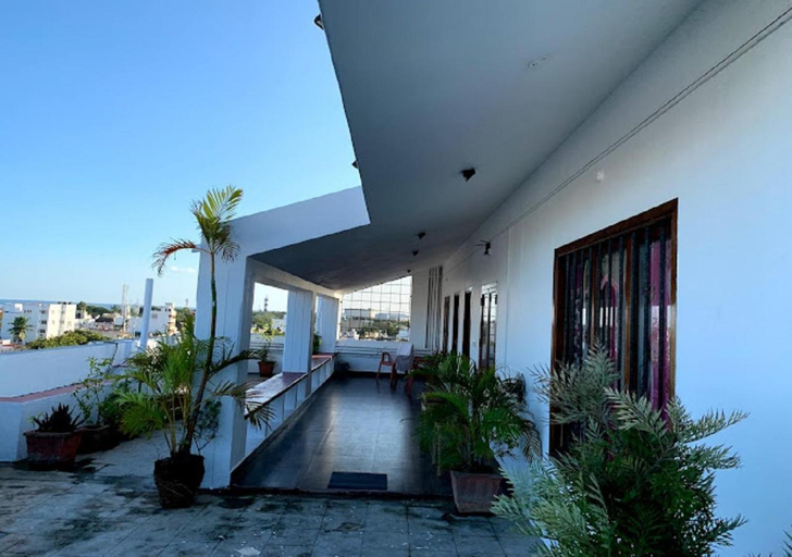 Exterior 6