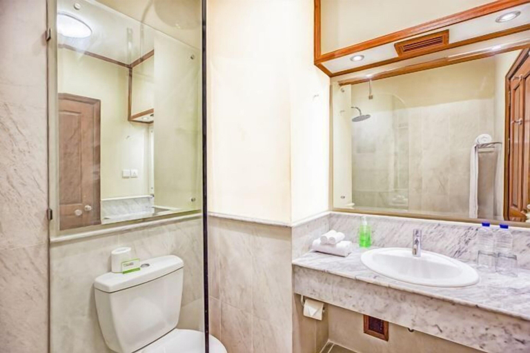 Bathroom 23
