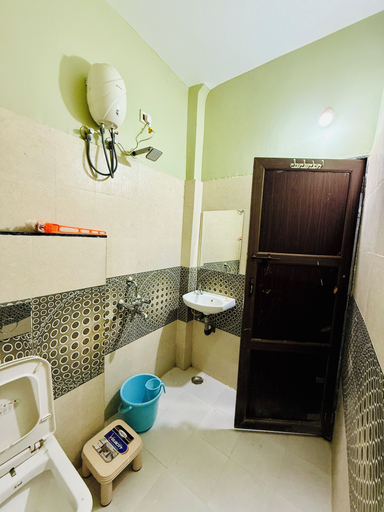 Bathroom 3, Vrinda's Home Stay, West Nimar