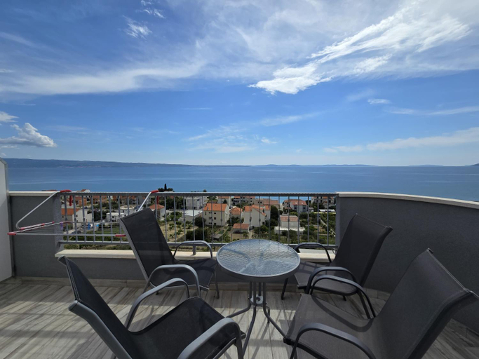 Others 5, Apartments Blaza, Podstrana