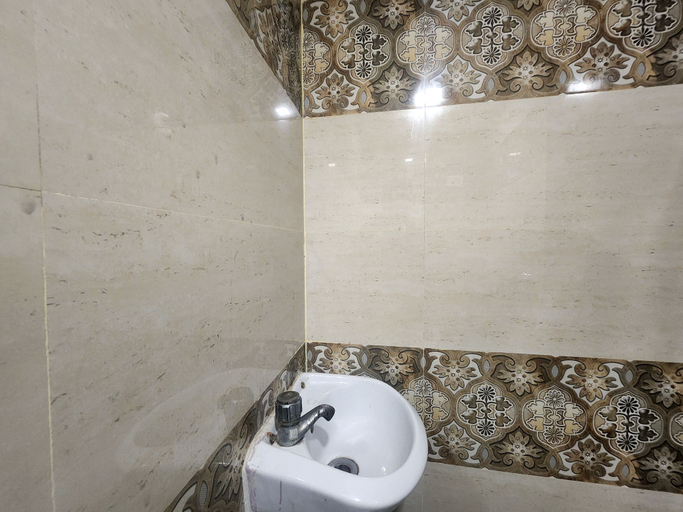 Bathroom 3, Hotel The Divine, Delhi