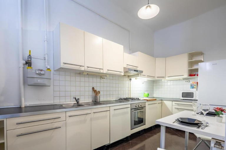 Others 5, Spacious central home, Budapesti