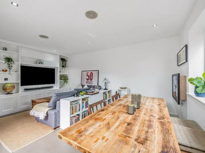 Bedroom 2, Modern Terrace Apartment in Putney - Pass the Keys, London