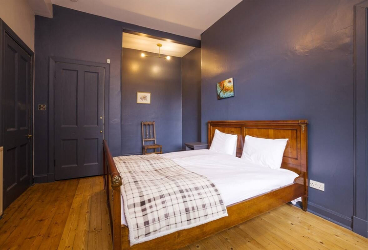 Bedroom 3, Splendid 2bed Apt near Haymarket, Edinburgh