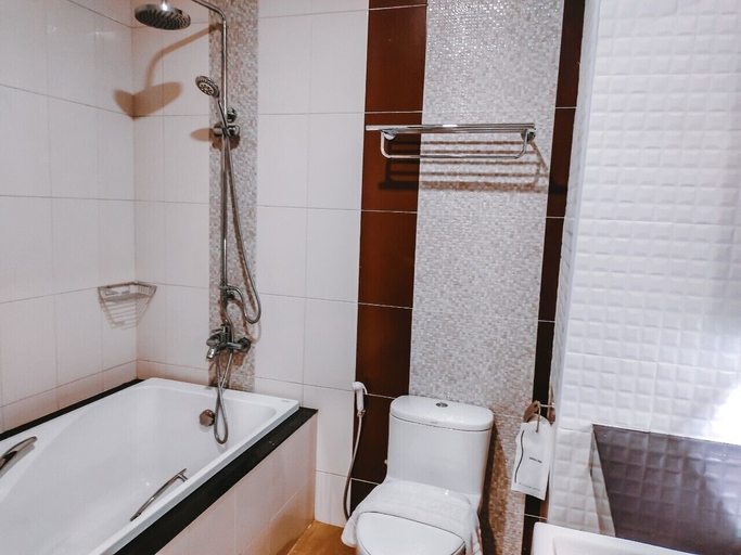 Bathroom 3, the harbour front hotel, Muang Surat Thani