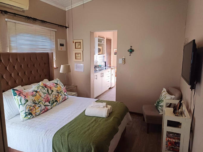 Others 5, Devine Stay- Pmb, Umgungundlovu